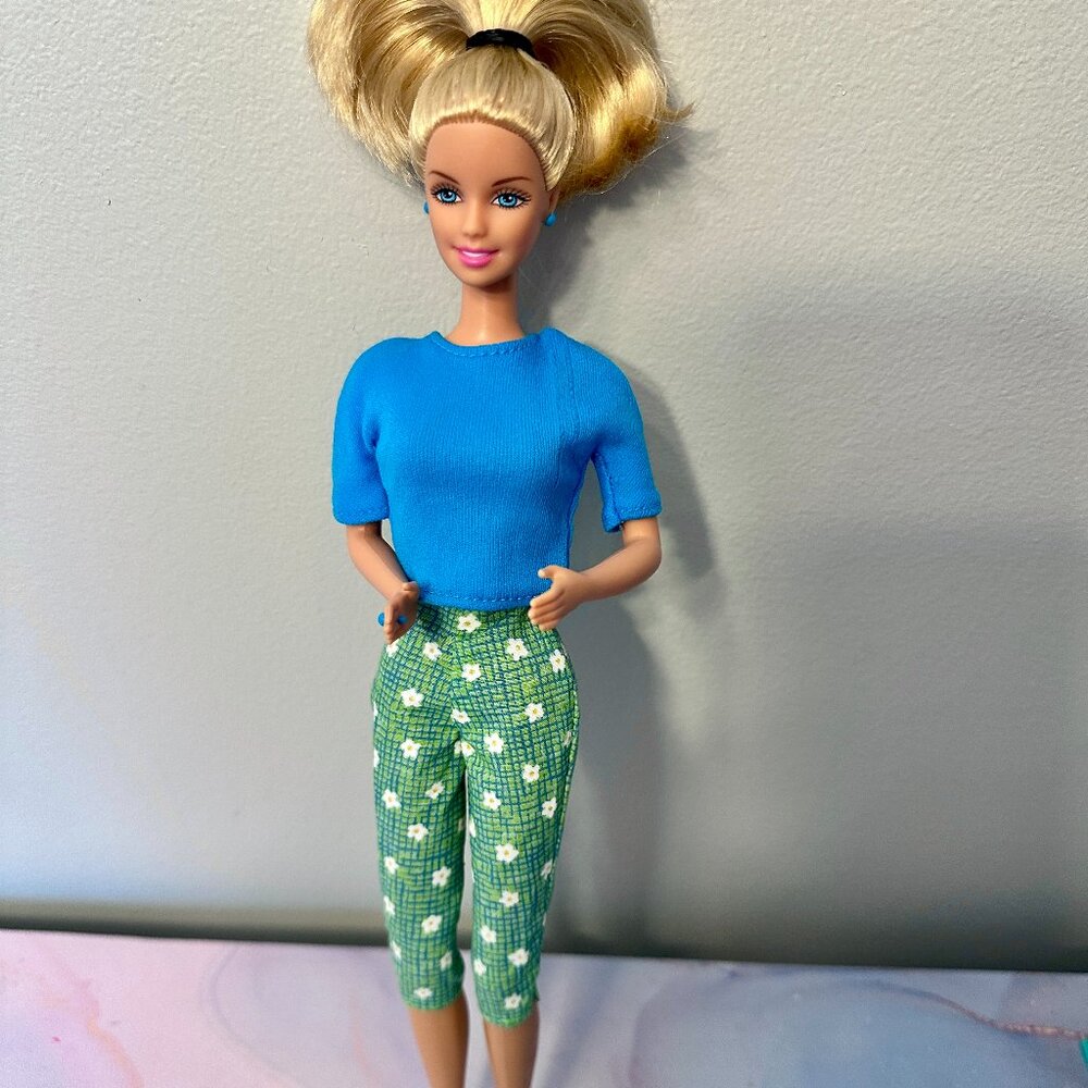 1999 Pet Lovin Barbie w/ 1 extra top